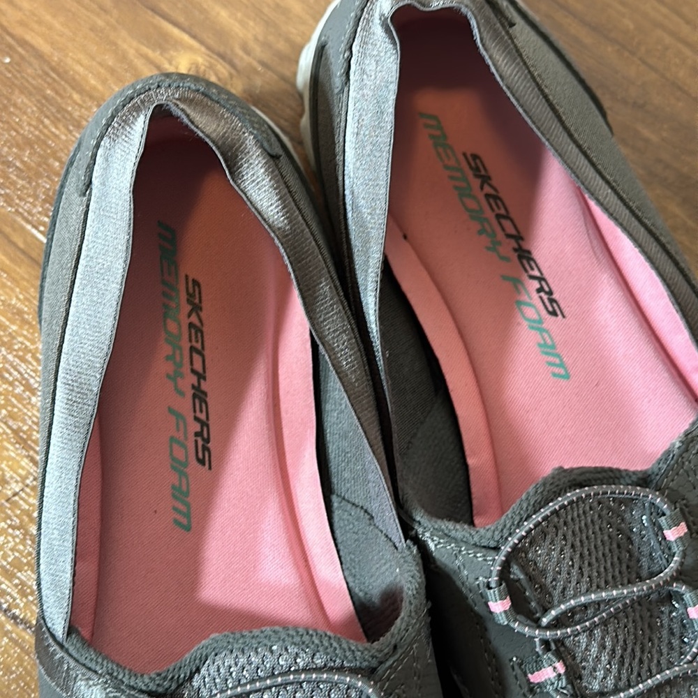 Skechers  Gray Pink Sparkles Lightweight Memory Foam Slip On Shoes Women's 11 - Picture 4 of 12
